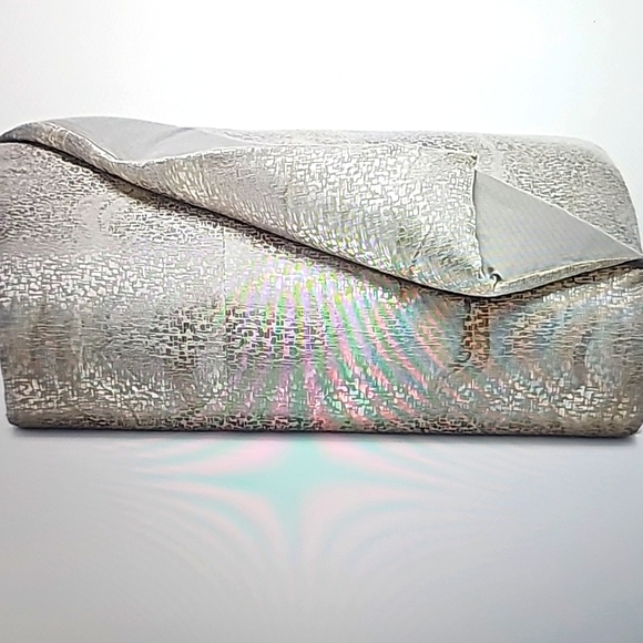 2-PC SIZE KING HOTEL COLLECTION COMFORTER & SHEET SET. - Picture 10 of 10